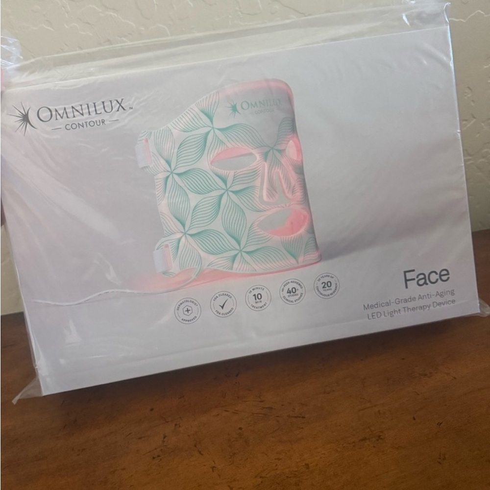 Contour Face Mask OMNILUX New in box - Picture 4 of 6